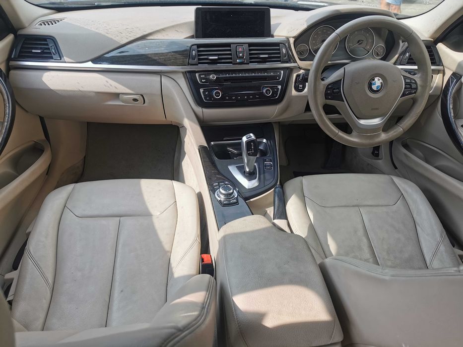 Dezmembrez bmw seria 3 f30 320 LUXURY/bara fata f30/capota/far/stop