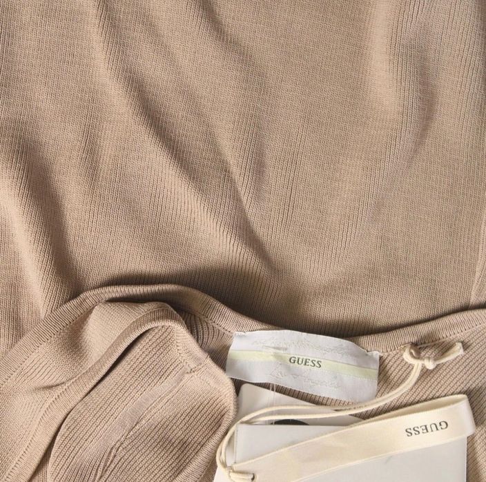 Нова рокля  GUESS