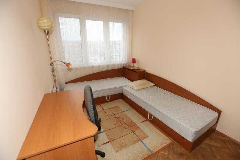 С ПАРКОМЯСТО! Многостаeн апартамент в Центъра