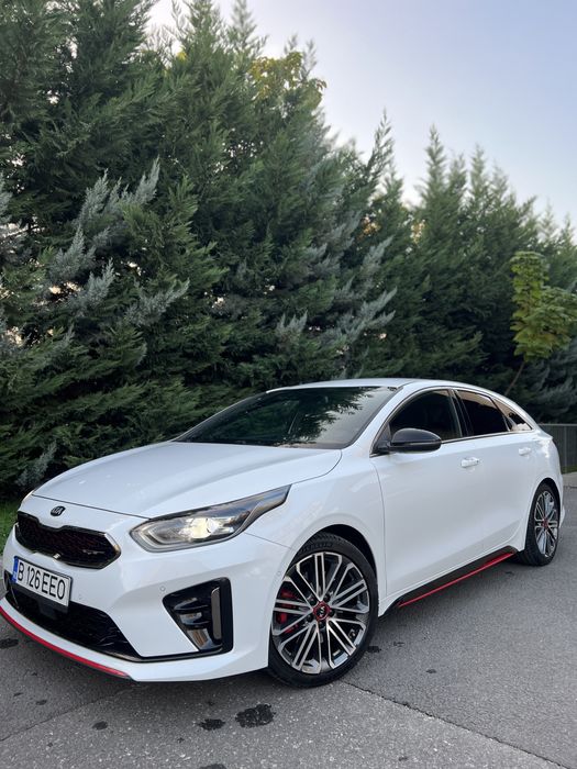 Kia Proceed GT - 204 HP - Deluxe White