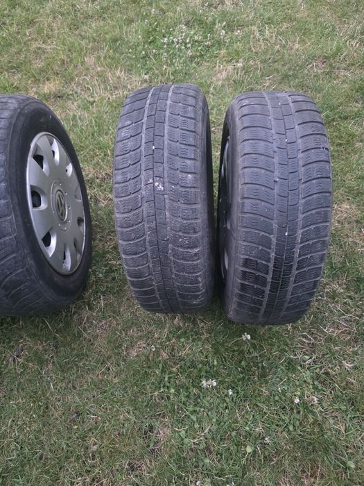Vând 4 jante  R 15 + cauciucuri , pentru Golf 5