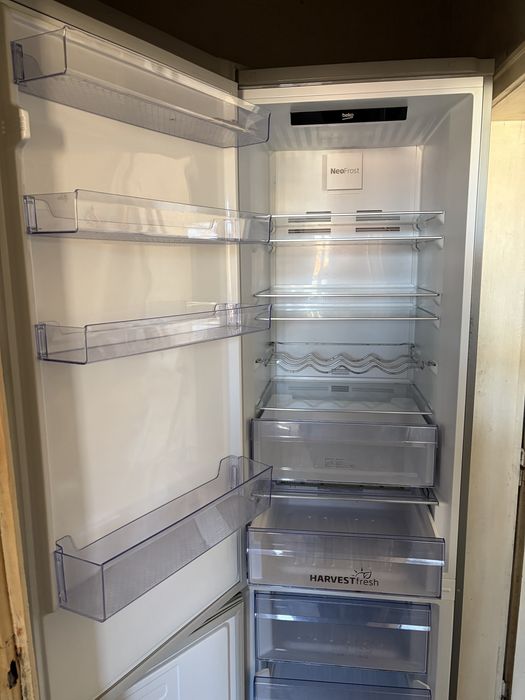 Хладилник с фризер Beko RCNA406EO6XBN