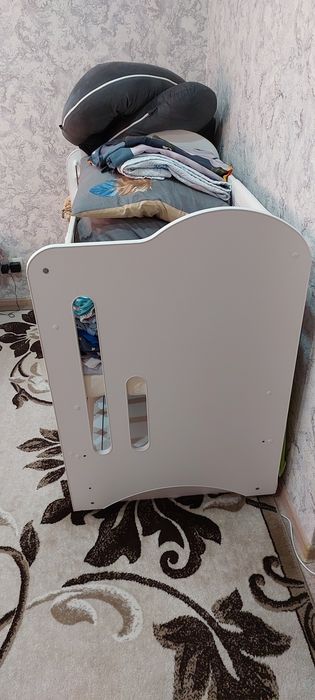 Детская кровать-маятник.