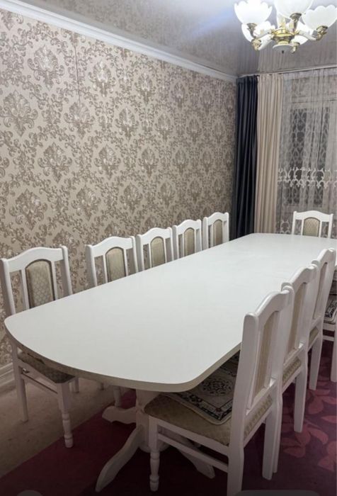 Продается стол со стульями