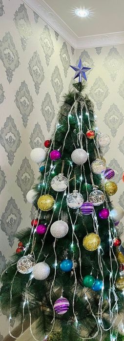 Продам новогоднюю елку в отличном состоянии 210 см