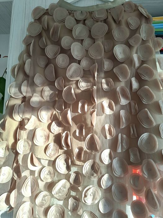 Fusta lungă, crem, cu model deosebit, potrivita la ocazii de zi