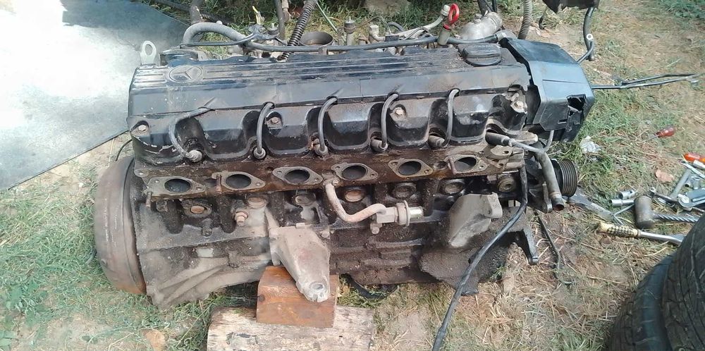 Мерцедес 124 260Е на части