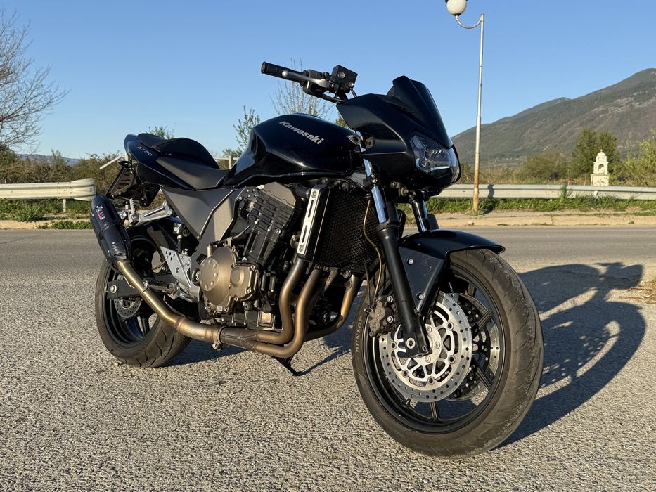 Мотор Kawasaki Z750 с оригинален ауспух MIVV