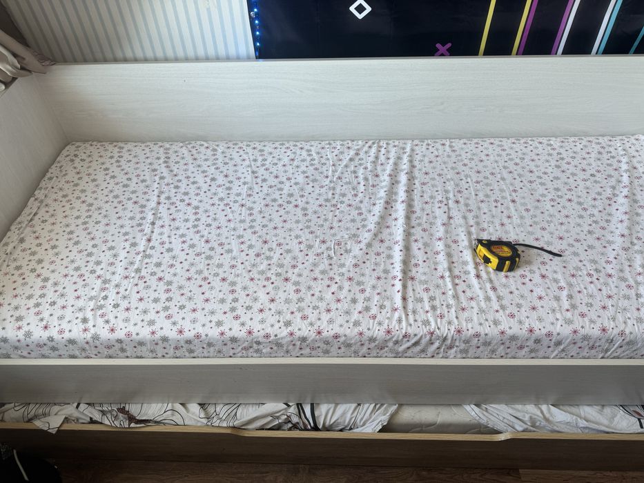 Продам кровать и стол