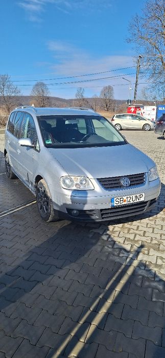Volkswagen Touran 2004 – 1.9 TDI – Automată – 2500 €

Se vinde Volk