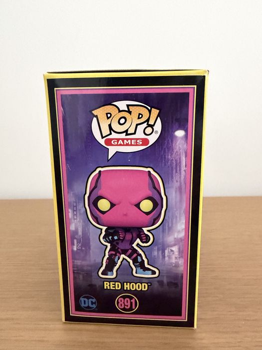 Фигура Funko POP! Games: Gotham Knights - Red Hood (Blacklight) (Special Edition) #891