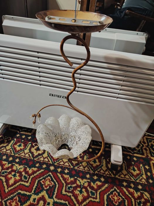 Продаю потолочный светильник!