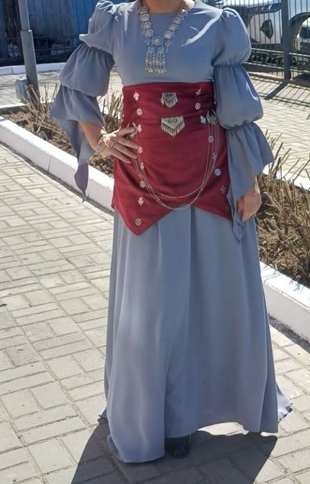 Прокат Карсет,(бордовый) платье серый