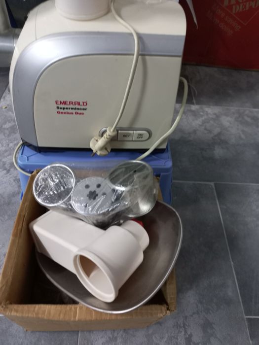 Продам электромясорубку