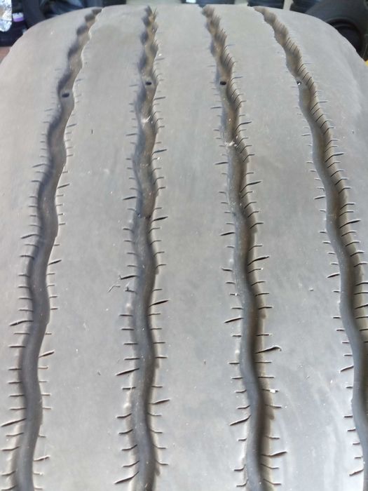 1 тежкотоварна гума 305/70R19.5 Michelin XZE2+ 147/145M M+S Germany