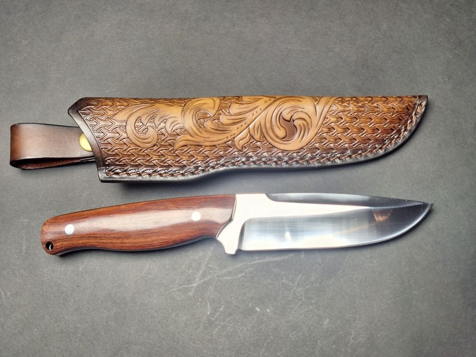Ловен нож-Ръчна изработка-стомана D2 с кания от телешки кожа