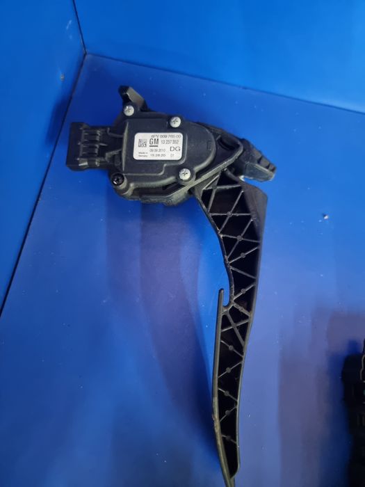 Pedala de acceleratie opel insignia