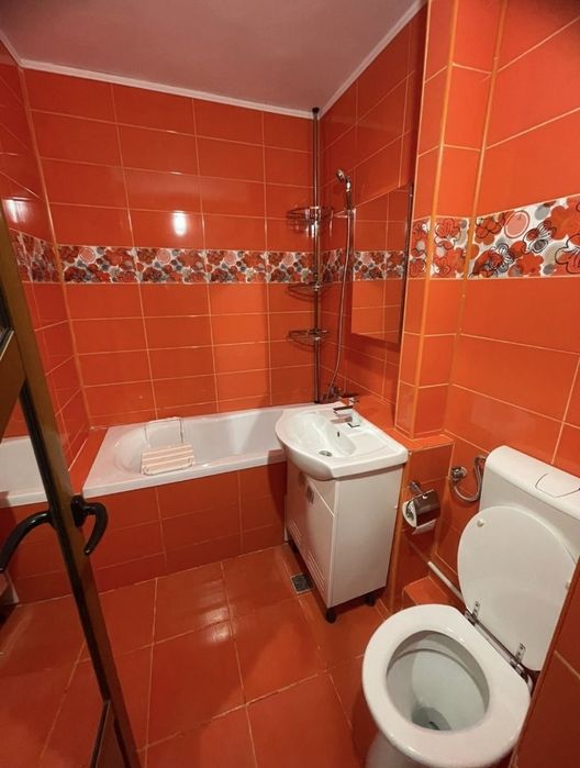 Inchiriez apartament 2 camere  str. Scolilor