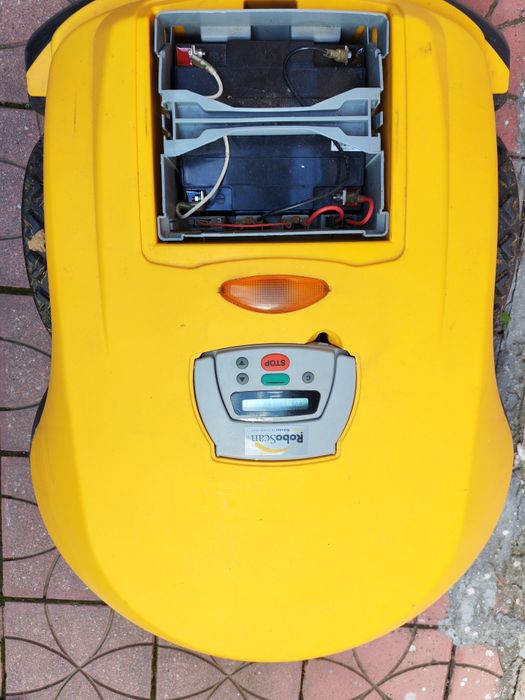 Robot tuns iarba