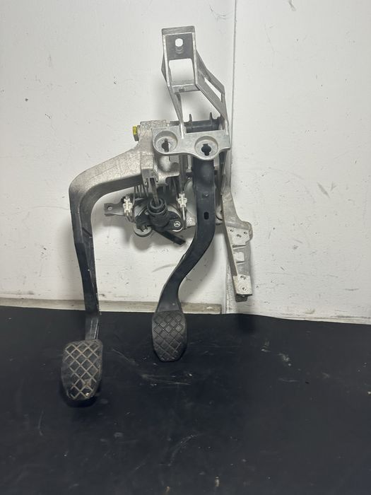 Ax pod pedalier Audi A4 B6 1.9 TDI AWX 1.6 benzină 2.0 8D1721117N