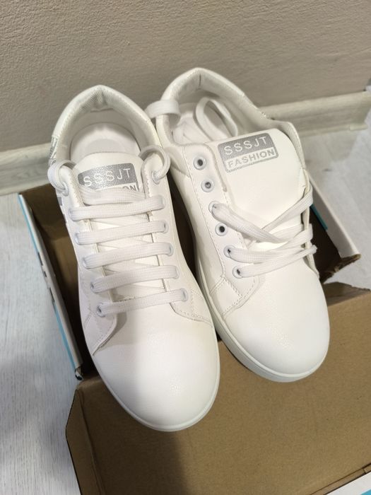 Продавам кецове нови 43 намер