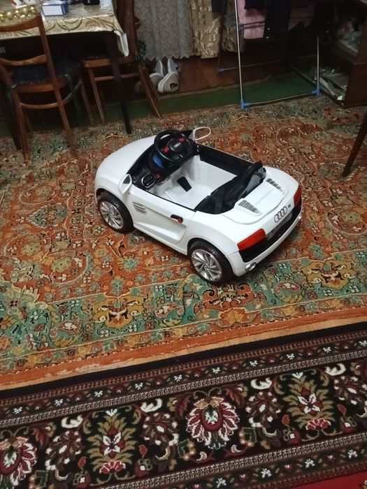 Детская машина в хорошем состоянии