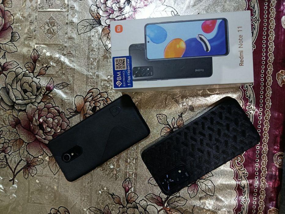 2 ta telefon srochni sotiladi
