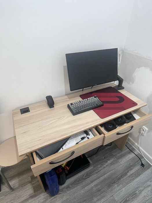 Продаю компьютерный стол