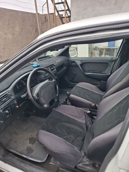 Продам МАШИНУ опель вектра 1989г