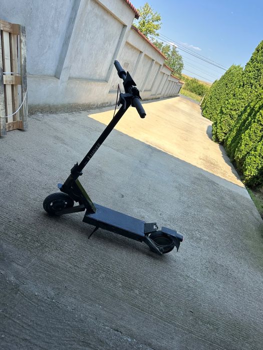 Vand trotineta electrica navee s40 cu motor de 700 de wati