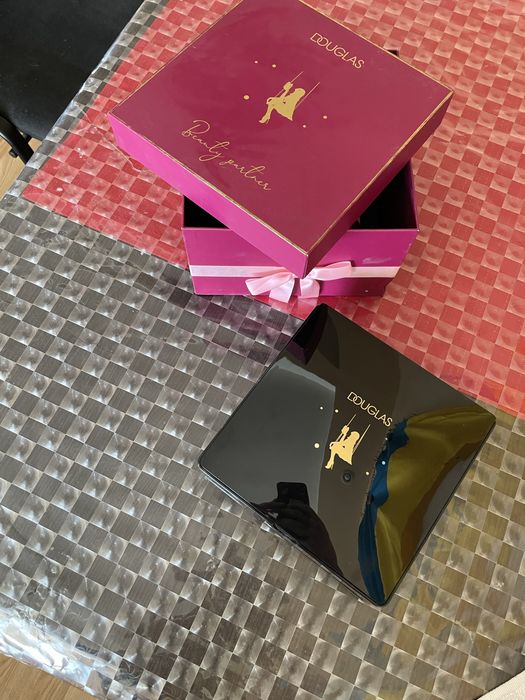 Set de machiaj si perie de par electrica