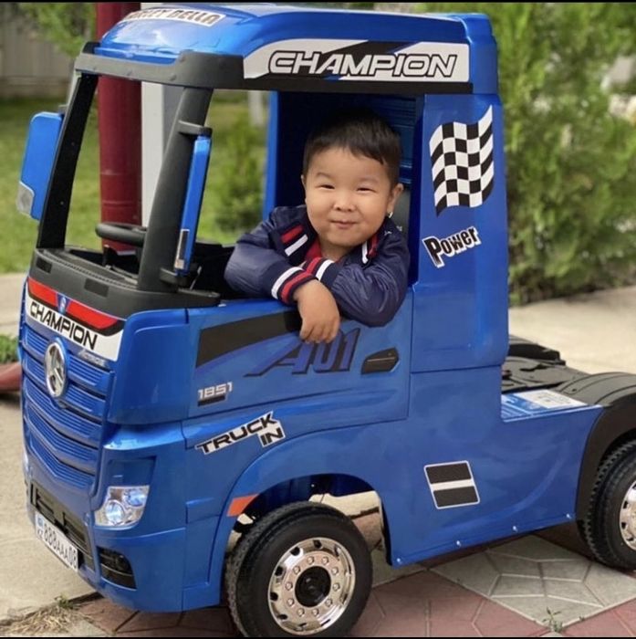 В подарок Электромобиль детский машина