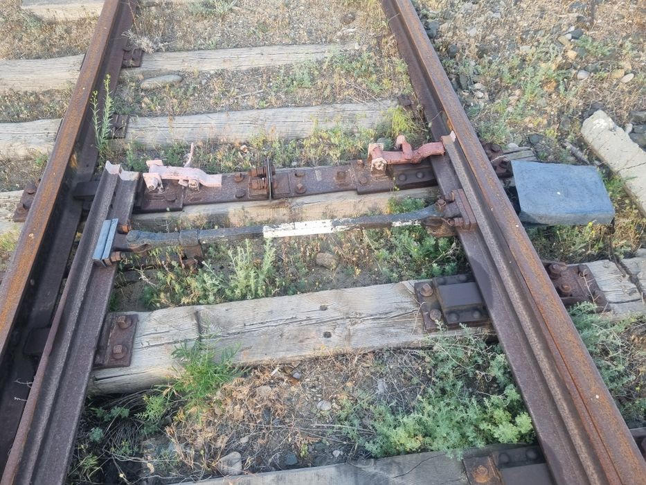 Рельс продается с основанием