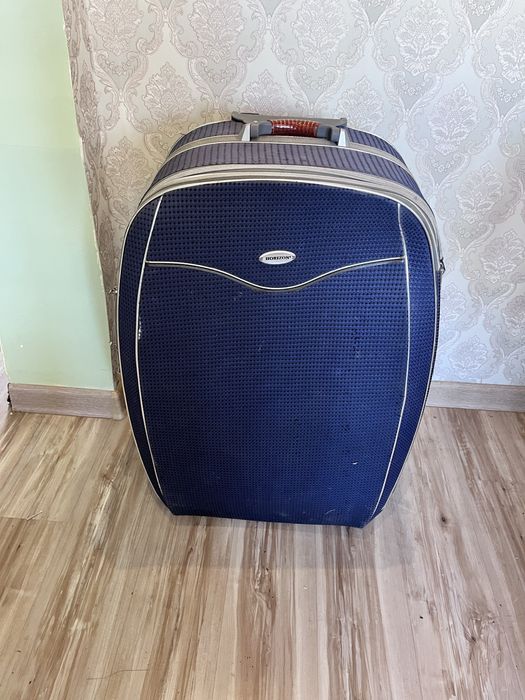 Чемодан 5000отдам