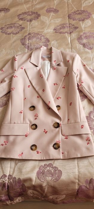 Уникален костюм от Сако и къси панталонки