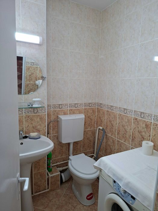 Inchiriez apartament 3 camere, zona Valea Aurie