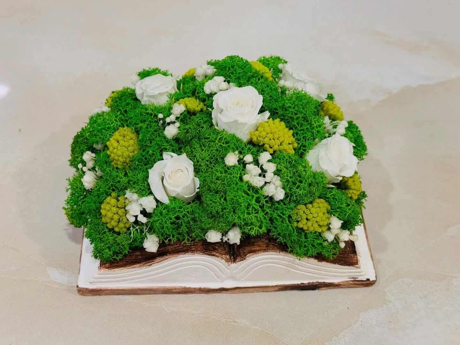 Кашпи с мъх, сапунени и сушени цветя