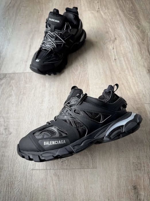 Vand balenciaga track cu led
