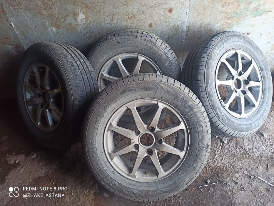 Срочно продам 4 титановые диски с шинами в отличном состоянии