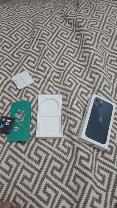 Продам смартфон Айфон 13