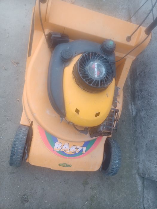 Mașină tăiat iarba