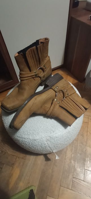 Мъжки ботуши от чист набук.
