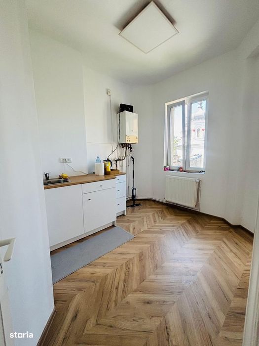 Spatiu birouri / Ultracentral/ 3 camere/ 2 bai/ Renovat