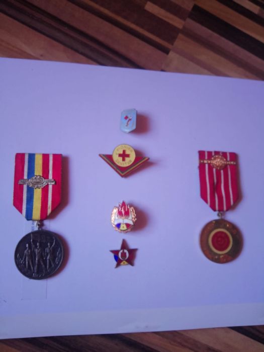 Insigne vechi de colecție