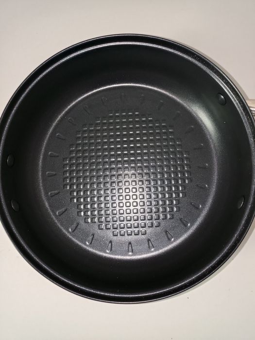 Сковородка новая 25 см.