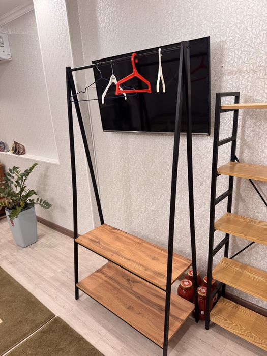 Полки и вешалка