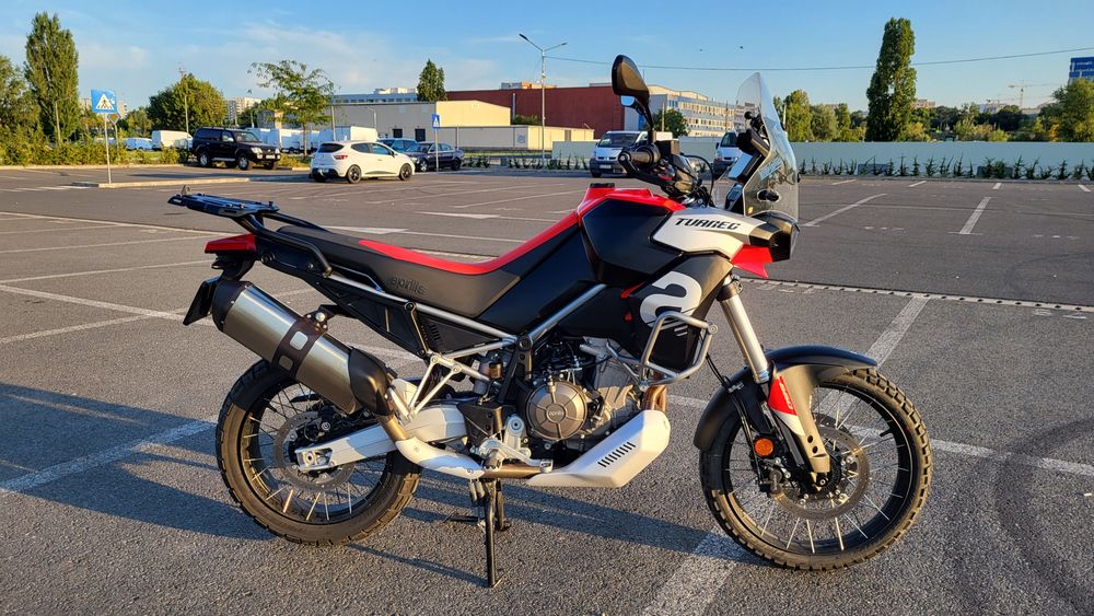 Adventure touring Aprilia Tuareg 660, accesorizata