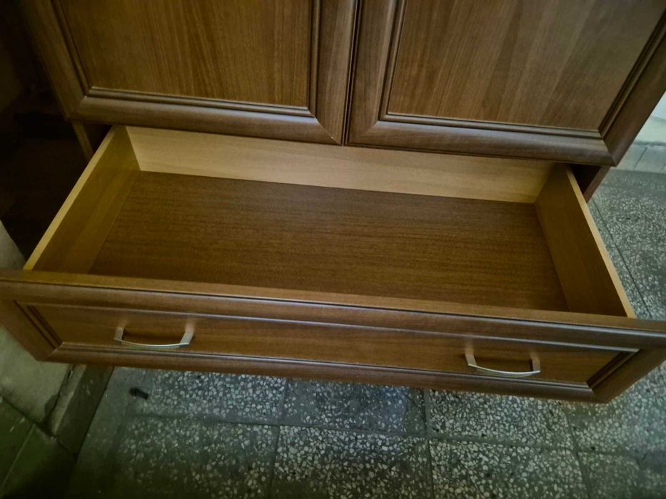 Трикрилен гардероб