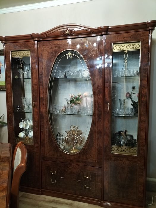 Витрина. Комод. Зеркало