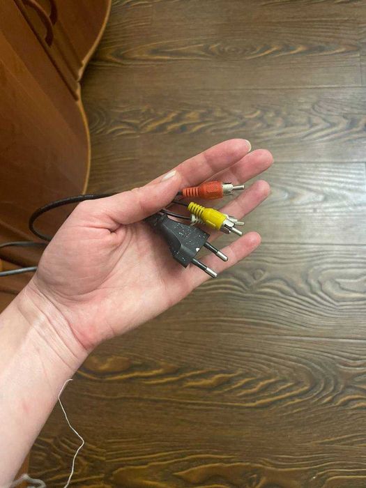 Продаю DVD-проигрыватель, работает идеально